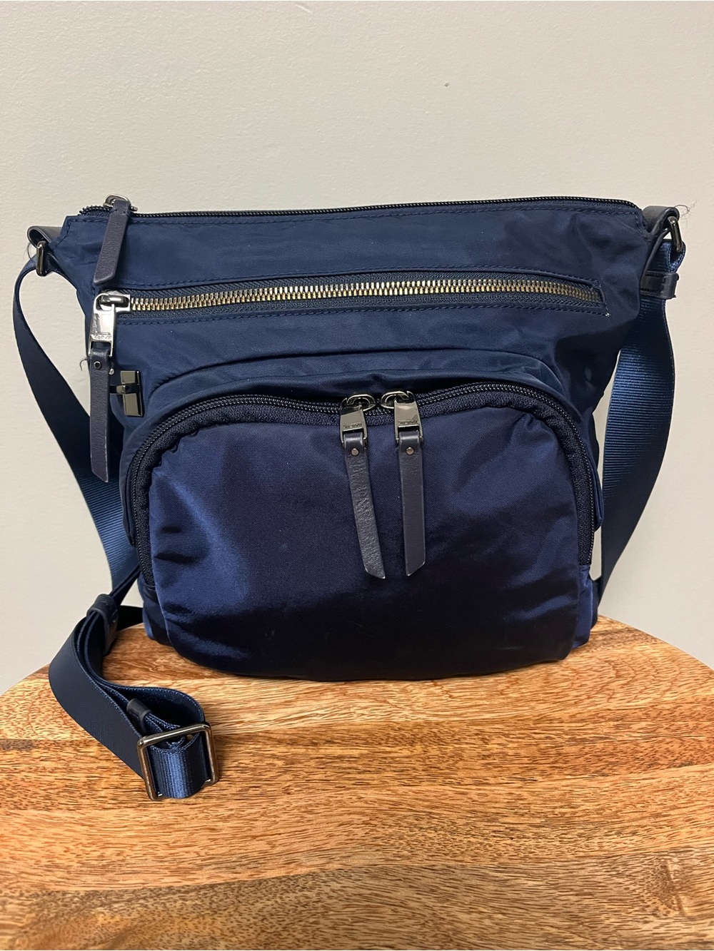TUMI Voyageur Carmel Crossbody Bag in Midnight/Deep Navy - Picture 11 of 13